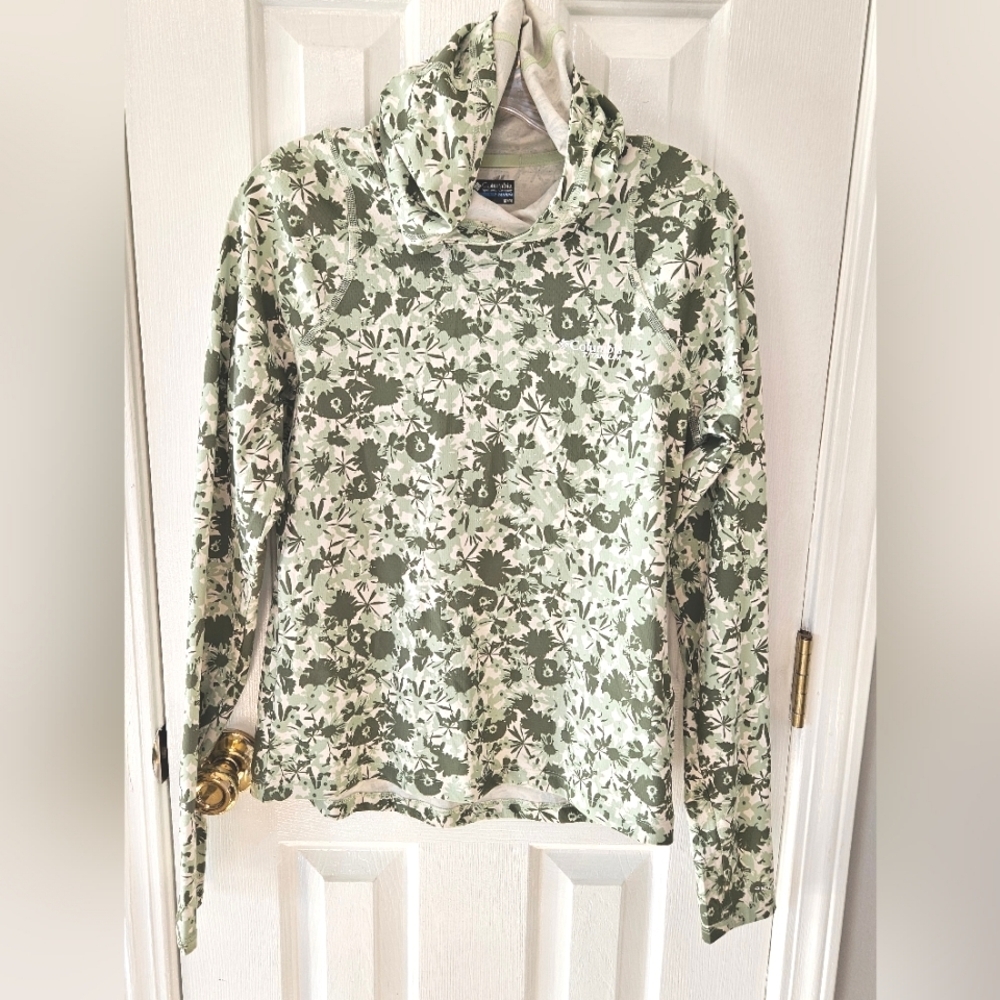 Columbia Titanium light weight pull over size Medium